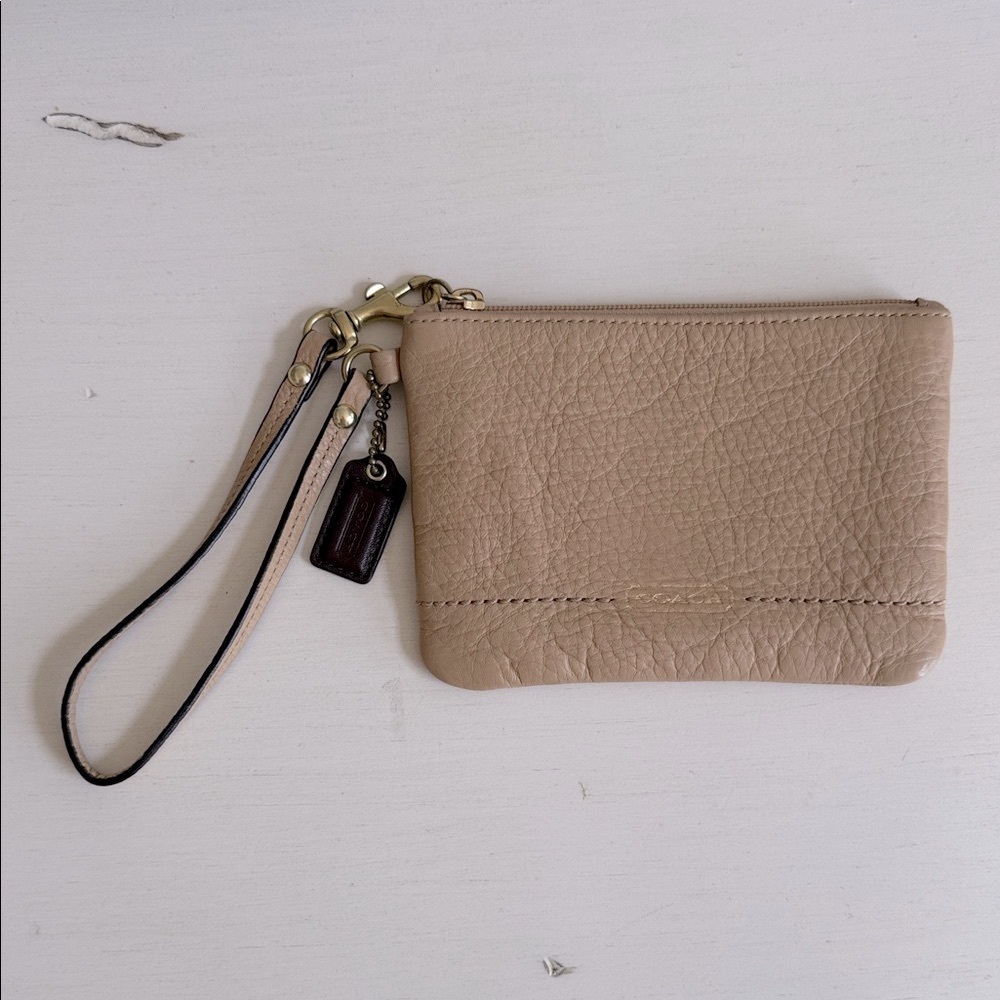 Coach Elegant Pebbled Tan Leather Wristlet 😍